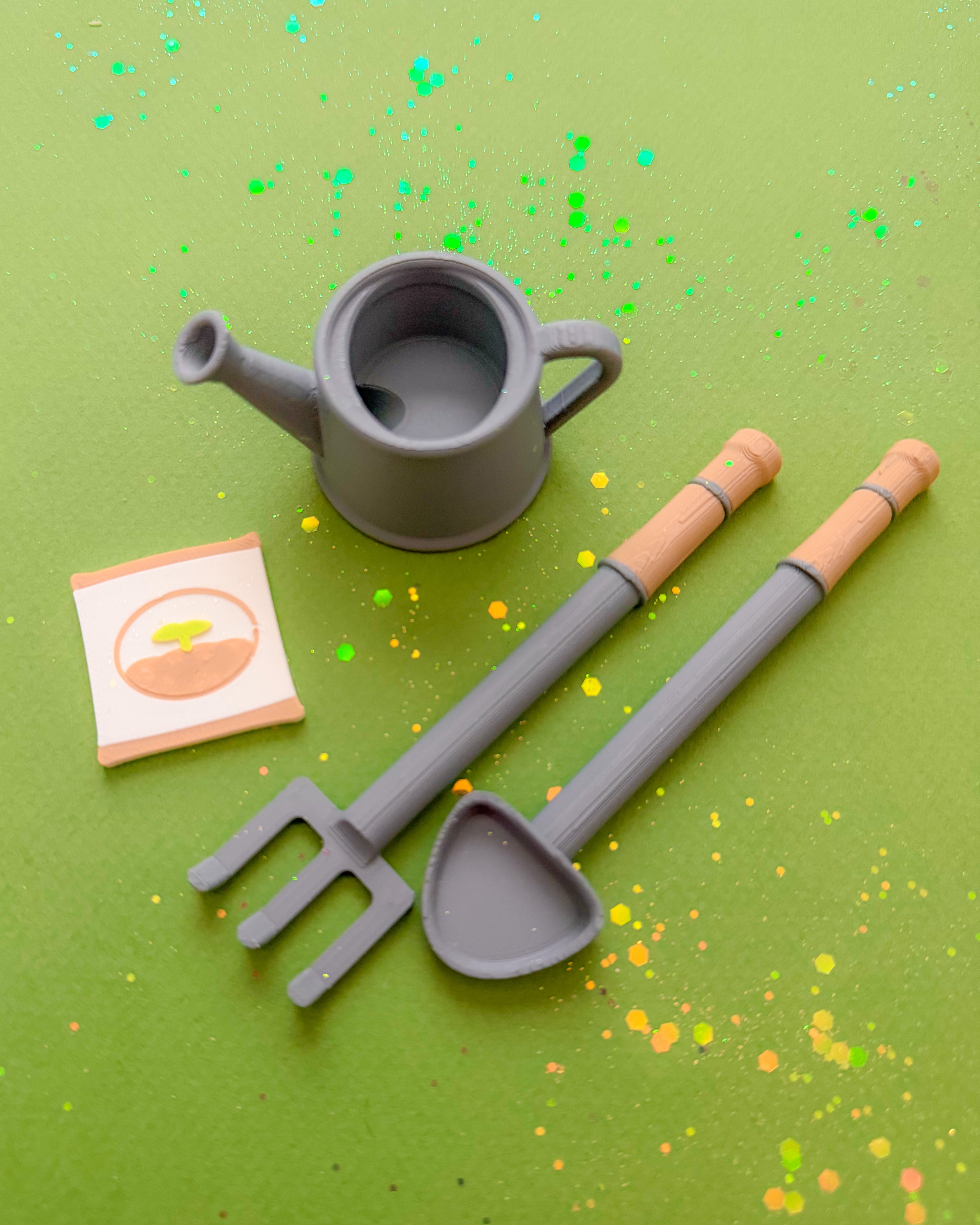 Gardener Bear (PRE-ORDER)