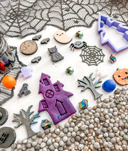 Load image into Gallery viewer, Haunted House Deluxe Mini Playdough Kit
